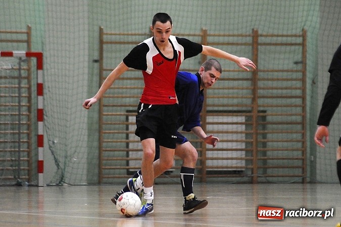 Zdjęcie w galerii na portalu naszraciborz.pl: Emocjonujący mecz w pierwszej lidze. Pokrycia lepsze od Cukierni wiadomości z regionu