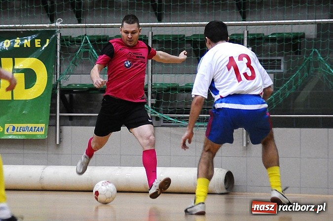Zdjęcie w galerii na portalu naszraciborz.pl: Emocjonujący mecz w pierwszej lidze. Pokrycia lepsze od Cukierni wiadomości z regionu