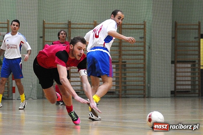 Zdjęcie w galerii na portalu naszraciborz.pl: Emocjonujący mecz w pierwszej lidze. Pokrycia lepsze od Cukierni wiadomości z regionu
