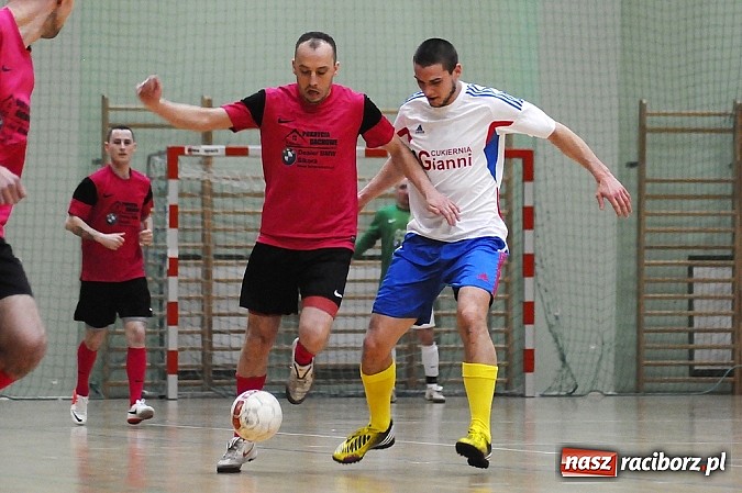 Zdjęcie w galerii na portalu naszraciborz.pl: Emocjonujący mecz w pierwszej lidze. Pokrycia lepsze od Cukierni wiadomości z regionu