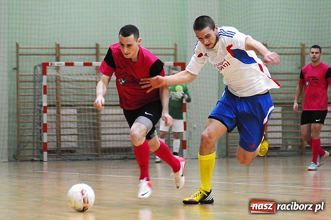Zdjęcie w galerii na portalu naszraciborz.pl: Emocjonujący mecz w pierwszej lidze. Pokrycia lepsze od Cukierni wiadomości z regionu
