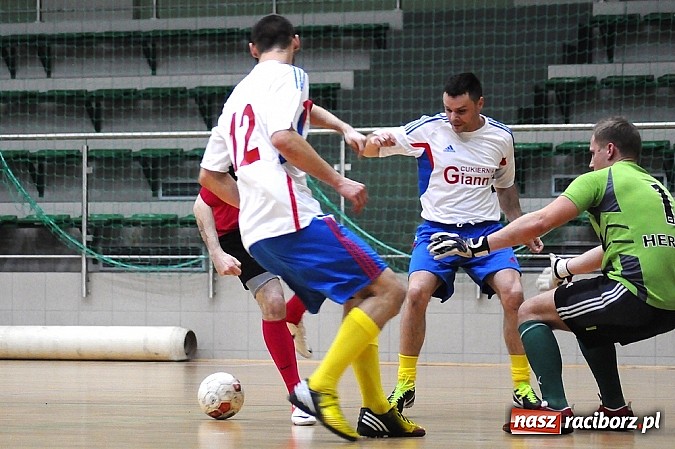 Zdjęcie w galerii na portalu naszraciborz.pl: Emocjonujący mecz w pierwszej lidze. Pokrycia lepsze od Cukierni wiadomości z regionu