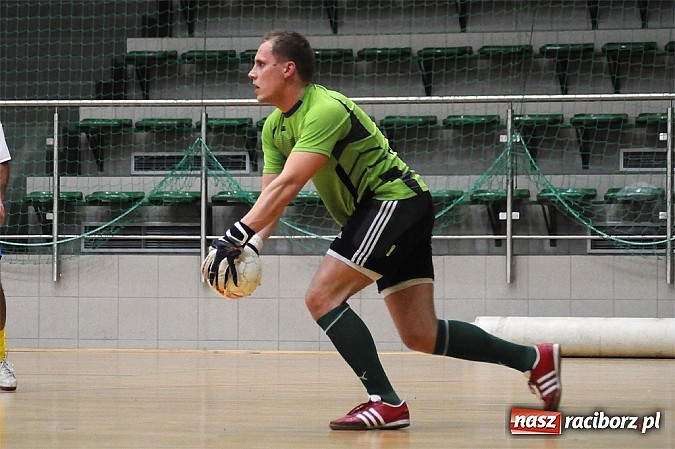 Zdjęcie w galerii na portalu naszraciborz.pl: Emocjonujący mecz w pierwszej lidze. Pokrycia lepsze od Cukierni wiadomości z regionu