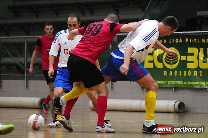 Zdjęcie w galerii na portalu naszraciborz.pl: Emocjonujący mecz w pierwszej lidze. Pokrycia lepsze od Cukierni wiadomości z regionu
