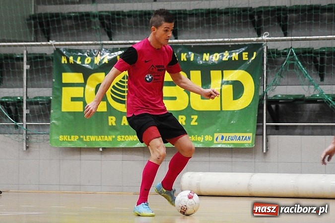 Zdjęcie w galerii na portalu naszraciborz.pl: Emocjonujący mecz w pierwszej lidze. Pokrycia lepsze od Cukierni wiadomości z regionu