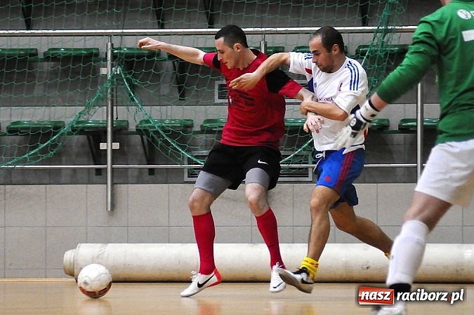 Zdjęcie w galerii na portalu naszraciborz.pl: Emocjonujący mecz w pierwszej lidze. Pokrycia lepsze od Cukierni wiadomości z regionu