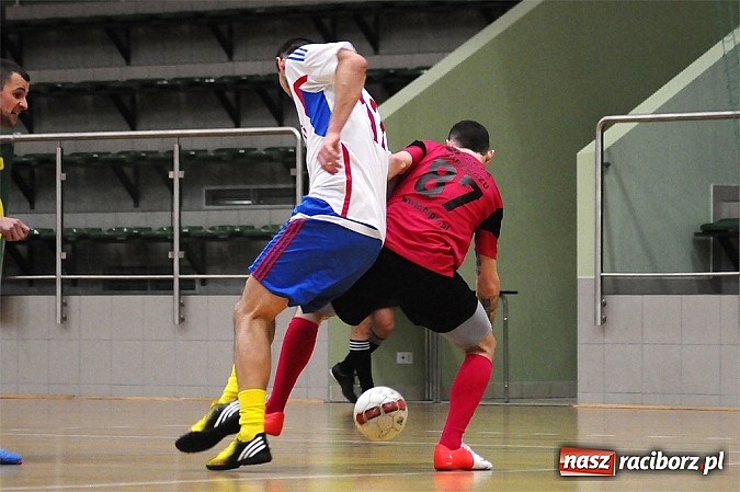 Zdjęcie w galerii na portalu naszraciborz.pl: Emocjonujący mecz w pierwszej lidze. Pokrycia lepsze od Cukierni wiadomości z regionu