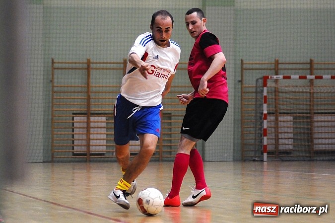 Zdjęcie w galerii na portalu naszraciborz.pl: Emocjonujący mecz w pierwszej lidze. Pokrycia lepsze od Cukierni wiadomości z regionu