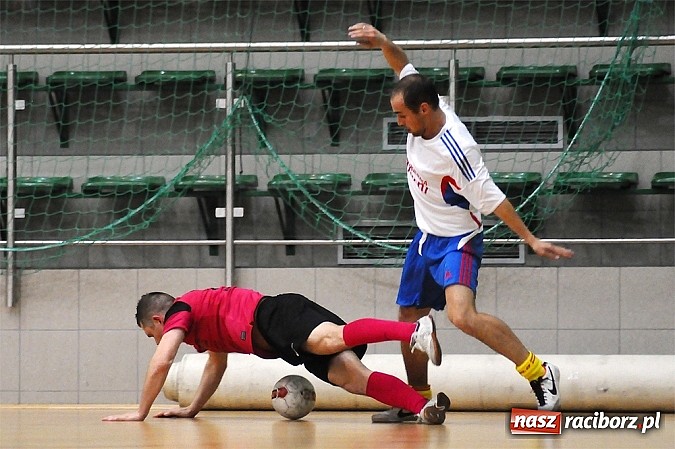 Zdjęcie w galerii na portalu naszraciborz.pl: Emocjonujący mecz w pierwszej lidze. Pokrycia lepsze od Cukierni wiadomości z regionu