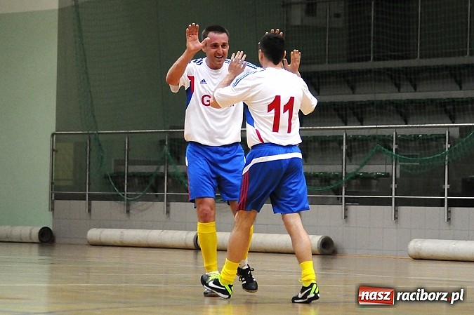Zdjęcie w galerii na portalu naszraciborz.pl: Emocjonujący mecz w pierwszej lidze. Pokrycia lepsze od Cukierni wiadomości z regionu