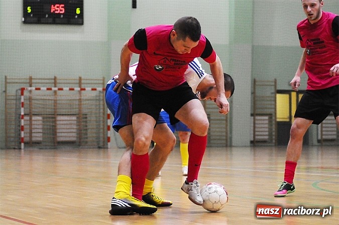 Zdjęcie w galerii na portalu naszraciborz.pl: Emocjonujący mecz w pierwszej lidze. Pokrycia lepsze od Cukierni wiadomości z regionu