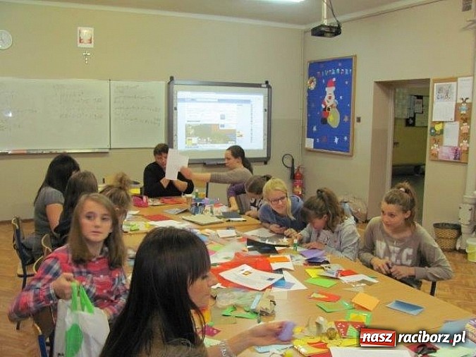 Zdjęcie w galerii na portalu naszraciborz.pl: Świąteczne życzenia z Bieńkowic do Pinto w Hiszpanii wiadomości z regionu