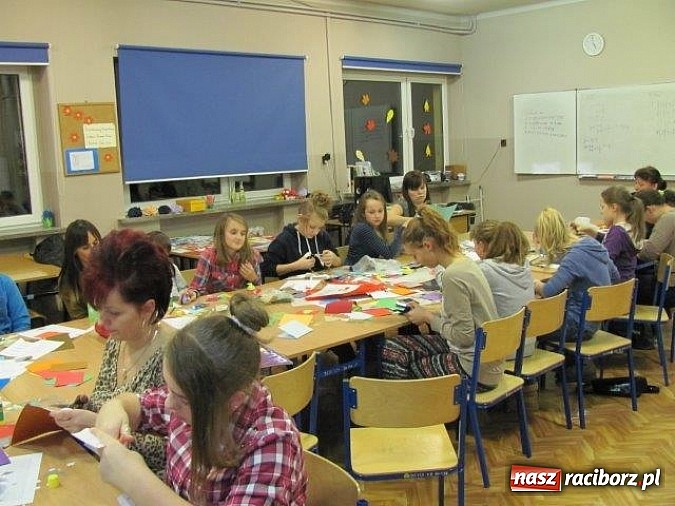 Zdjęcie w galerii na portalu naszraciborz.pl: Świąteczne życzenia z Bieńkowic do Pinto w Hiszpanii wiadomości z regionu