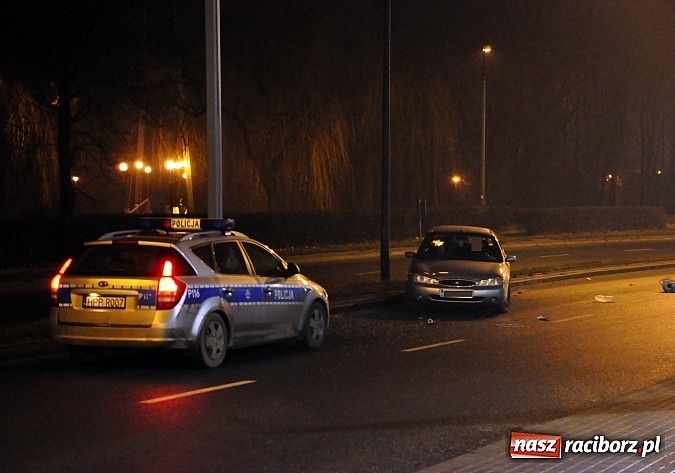 Zdjęcie w galerii na portalu naszraciborz.pl: Kolejna kolizja na feralnym zakręcie wiadomości z regionu