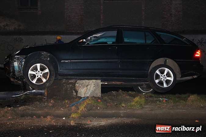 Zdjęcie w galerii na portalu naszraciborz.pl: Kolejna kolizja na feralnym zakręcie wiadomości z regionu
