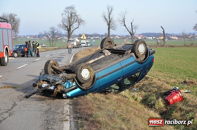 Zdjęcie w galerii na portalu naszraciborz.pl: Policja zatrzymała podejrzanego o spowodowanie dachowania golfa wiadomości z regionu