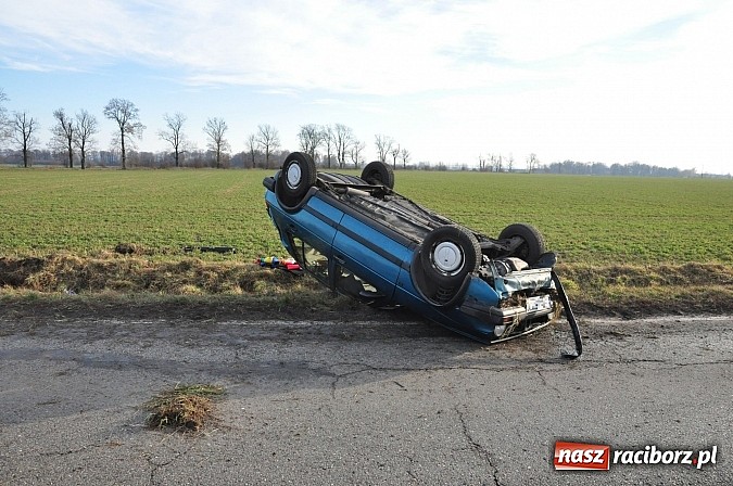 Zdjęcie w galerii na portalu naszraciborz.pl: Policja zatrzymała podejrzanego o spowodowanie dachowania golfa wiadomości z regionu