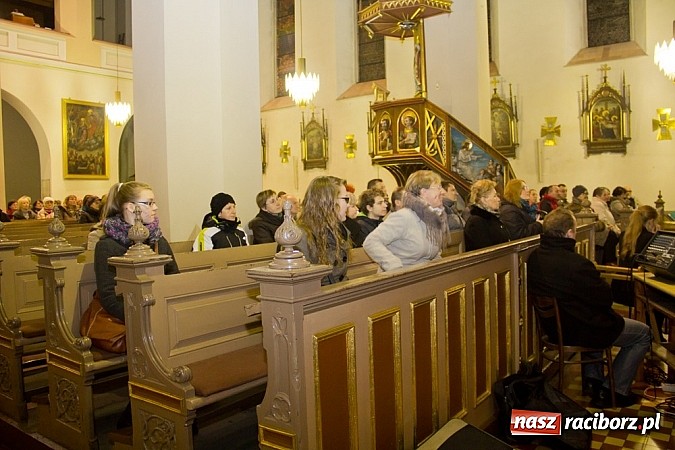 Zdjęcie w galerii na portalu naszraciborz.pl: W świąteczno-noworocznym nastroju w kościele farnym wiadomości z regionu