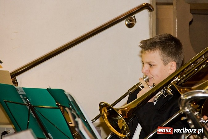 Zdjęcie w galerii na portalu naszraciborz.pl: W świąteczno-noworocznym nastroju w kościele farnym wiadomości z regionu