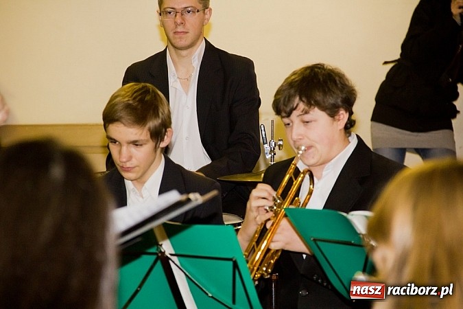 Zdjęcie w galerii na portalu naszraciborz.pl: W świąteczno-noworocznym nastroju w kościele farnym wiadomości z regionu