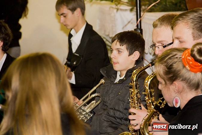 Zdjęcie w galerii na portalu naszraciborz.pl: W świąteczno-noworocznym nastroju w kościele farnym wiadomości z regionu