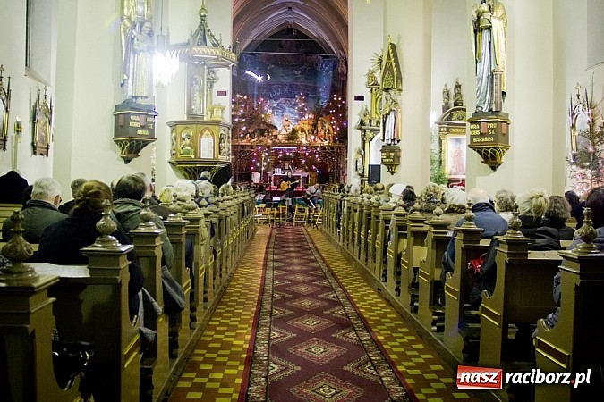 Zdjęcie w galerii na portalu naszraciborz.pl: W świąteczno-noworocznym nastroju w kościele farnym wiadomości z regionu