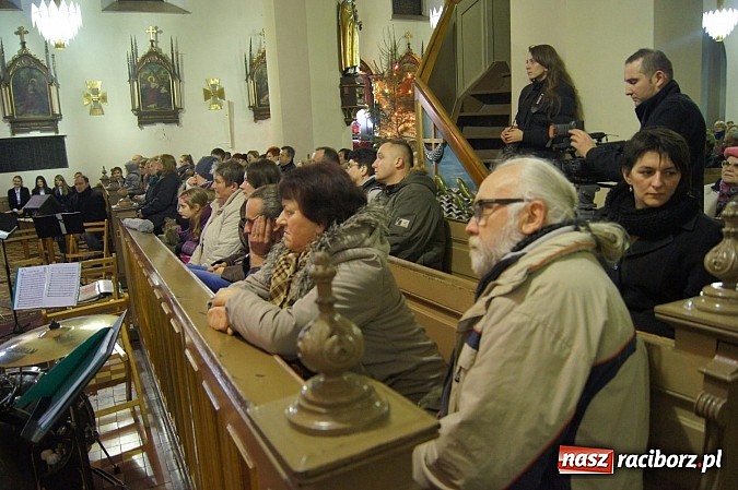 Zdjęcie w galerii na portalu naszraciborz.pl: W świąteczno-noworocznym nastroju w kościele farnym wiadomości z regionu