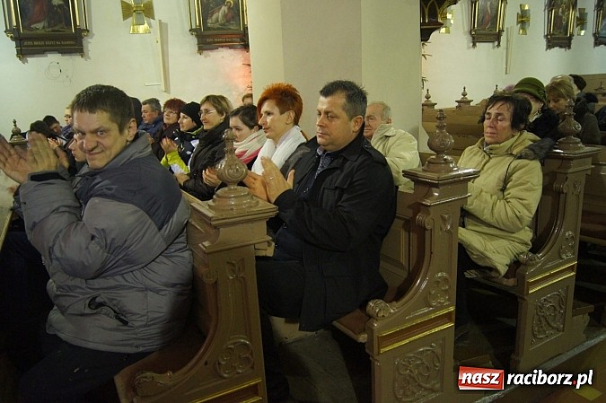 Zdjęcie w galerii na portalu naszraciborz.pl: W świąteczno-noworocznym nastroju w kościele farnym wiadomości z regionu