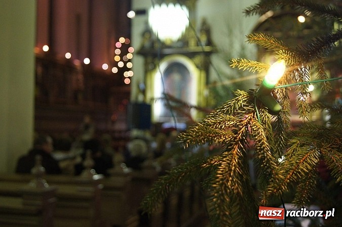 Zdjęcie w galerii na portalu naszraciborz.pl: W świąteczno-noworocznym nastroju w kościele farnym wiadomości z regionu