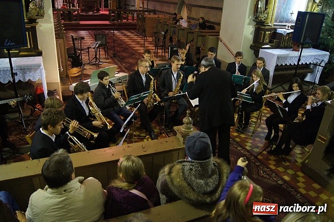Zdjęcie w galerii na portalu naszraciborz.pl: W świąteczno-noworocznym nastroju w kościele farnym wiadomości z regionu