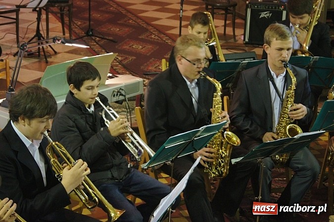 Zdjęcie w galerii na portalu naszraciborz.pl: W świąteczno-noworocznym nastroju w kościele farnym wiadomości z regionu