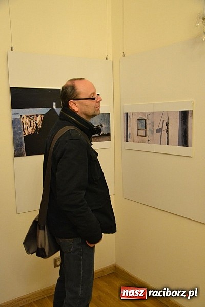Zdjęcie w galerii na portalu naszraciborz.pl: Wernisaż wystawy fotografii Agnieszki Kubicy wiadomości z regionu