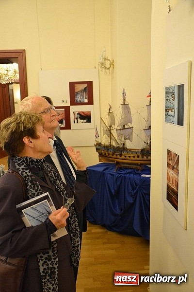 Zdjęcie w galerii na portalu naszraciborz.pl: Wernisaż wystawy fotografii Agnieszki Kubicy wiadomości z regionu