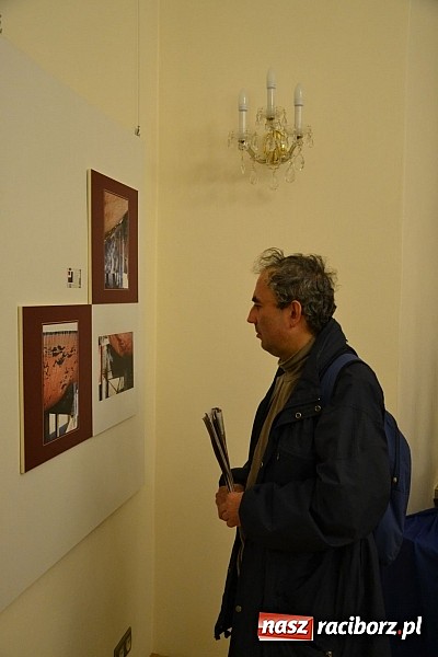 Zdjęcie w galerii na portalu naszraciborz.pl: Wernisaż wystawy fotografii Agnieszki Kubicy wiadomości z regionu