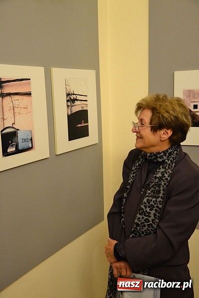 Zdjęcie w galerii na portalu naszraciborz.pl: Wernisaż wystawy fotografii Agnieszki Kubicy wiadomości z regionu