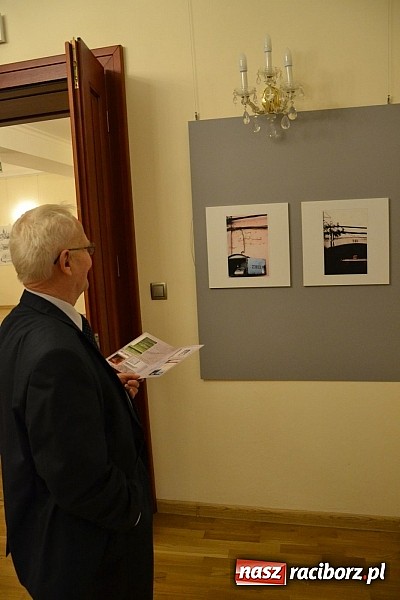 Zdjęcie w galerii na portalu naszraciborz.pl: Wernisaż wystawy fotografii Agnieszki Kubicy wiadomości z regionu
