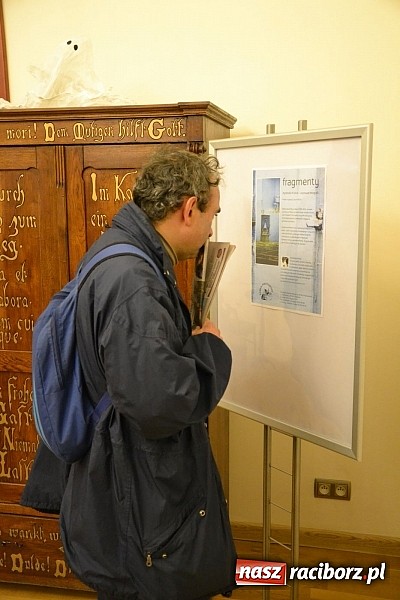 Zdjęcie w galerii na portalu naszraciborz.pl: Wernisaż wystawy fotografii Agnieszki Kubicy wiadomości z regionu