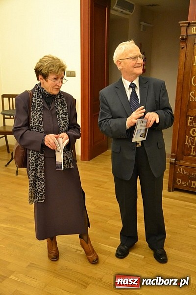 Zdjęcie w galerii na portalu naszraciborz.pl: Wernisaż wystawy fotografii Agnieszki Kubicy wiadomości z regionu