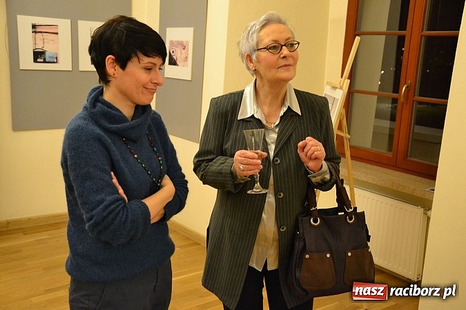 Zdjęcie w galerii na portalu naszraciborz.pl: Wernisaż wystawy fotografii Agnieszki Kubicy wiadomości z regionu