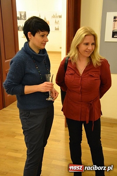 Zdjęcie w galerii na portalu naszraciborz.pl: Wernisaż wystawy fotografii Agnieszki Kubicy wiadomości z regionu