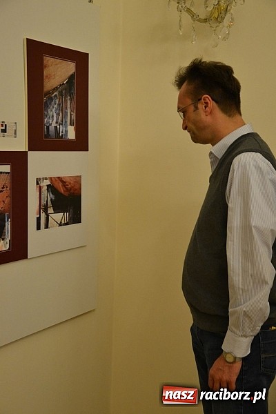 Zdjęcie w galerii na portalu naszraciborz.pl: Wernisaż wystawy fotografii Agnieszki Kubicy wiadomości z regionu