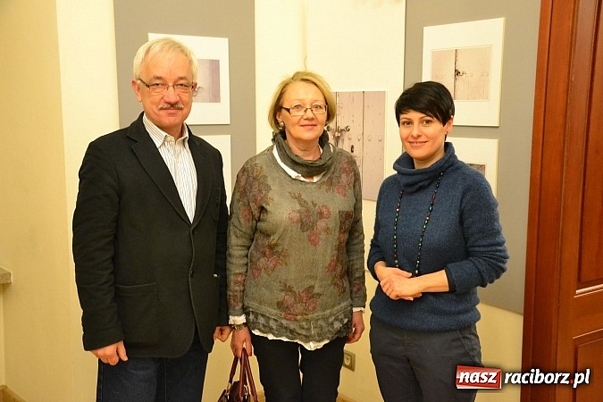 Zdjęcie w galerii na portalu naszraciborz.pl: Wernisaż wystawy fotografii Agnieszki Kubicy wiadomości z regionu