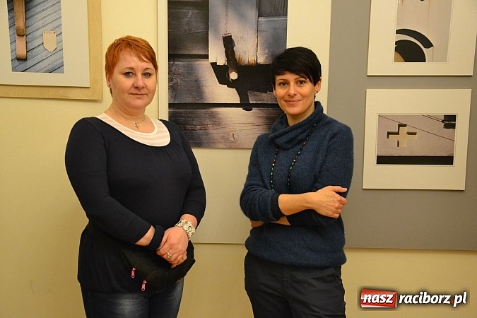 Zdjęcie w galerii na portalu naszraciborz.pl: Wernisaż wystawy fotografii Agnieszki Kubicy wiadomości z regionu