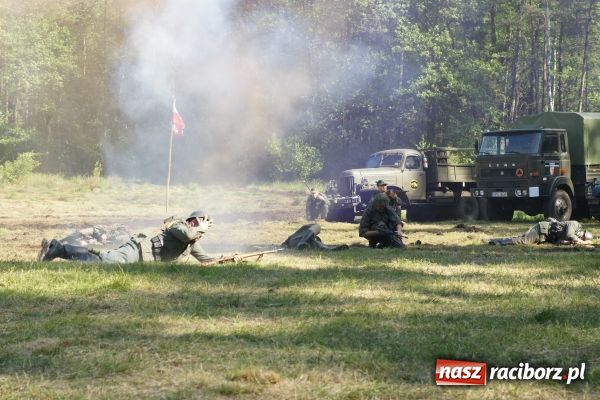Zdjęcie w galerii na portalu naszraciborz.pl: Fotoreportaż z II Pikniku Militarnego wiadomości z regionu