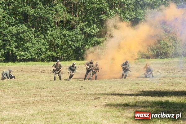 Zdjęcie w galerii na portalu naszraciborz.pl: Fotoreportaż z II Pikniku Militarnego wiadomości z regionu