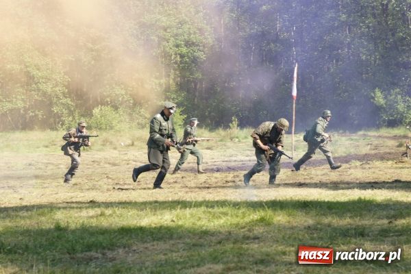 Zdjęcie w galerii na portalu naszraciborz.pl: Fotoreportaż z II Pikniku Militarnego wiadomości z regionu