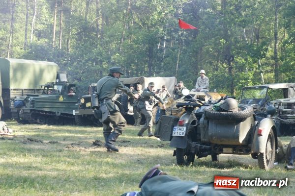 Zdjęcie w galerii na portalu naszraciborz.pl: Fotoreportaż z II Pikniku Militarnego wiadomości z regionu