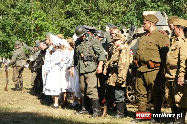 Zdjęcie w galerii na portalu naszraciborz.pl: Fotoreportaż z II Pikniku Militarnego wiadomości z regionu