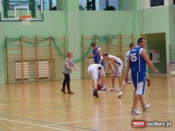 Zdjęcie w galerii na portalu naszraciborz.pl: Towarzyskie starcie Ofensywy i Dywyty wiadomości z regionu