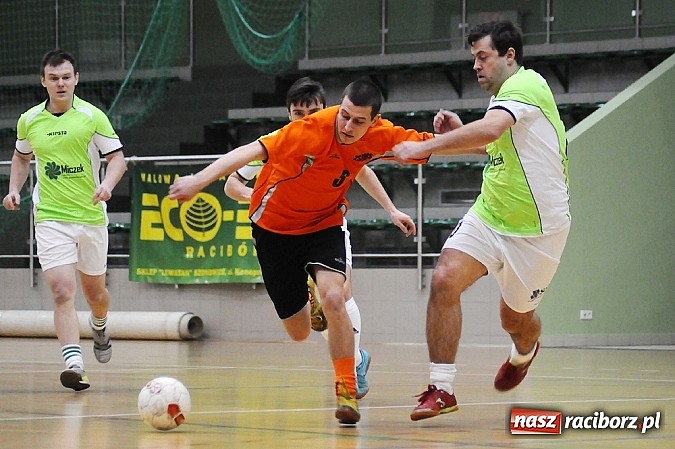 Zdjęcie w galerii na portalu naszraciborz.pl: Byki wyrwały zwycięstwo SMS-owi Hyrbud. Wychylylybymy z kolejną wygraną wiadomości z regionu